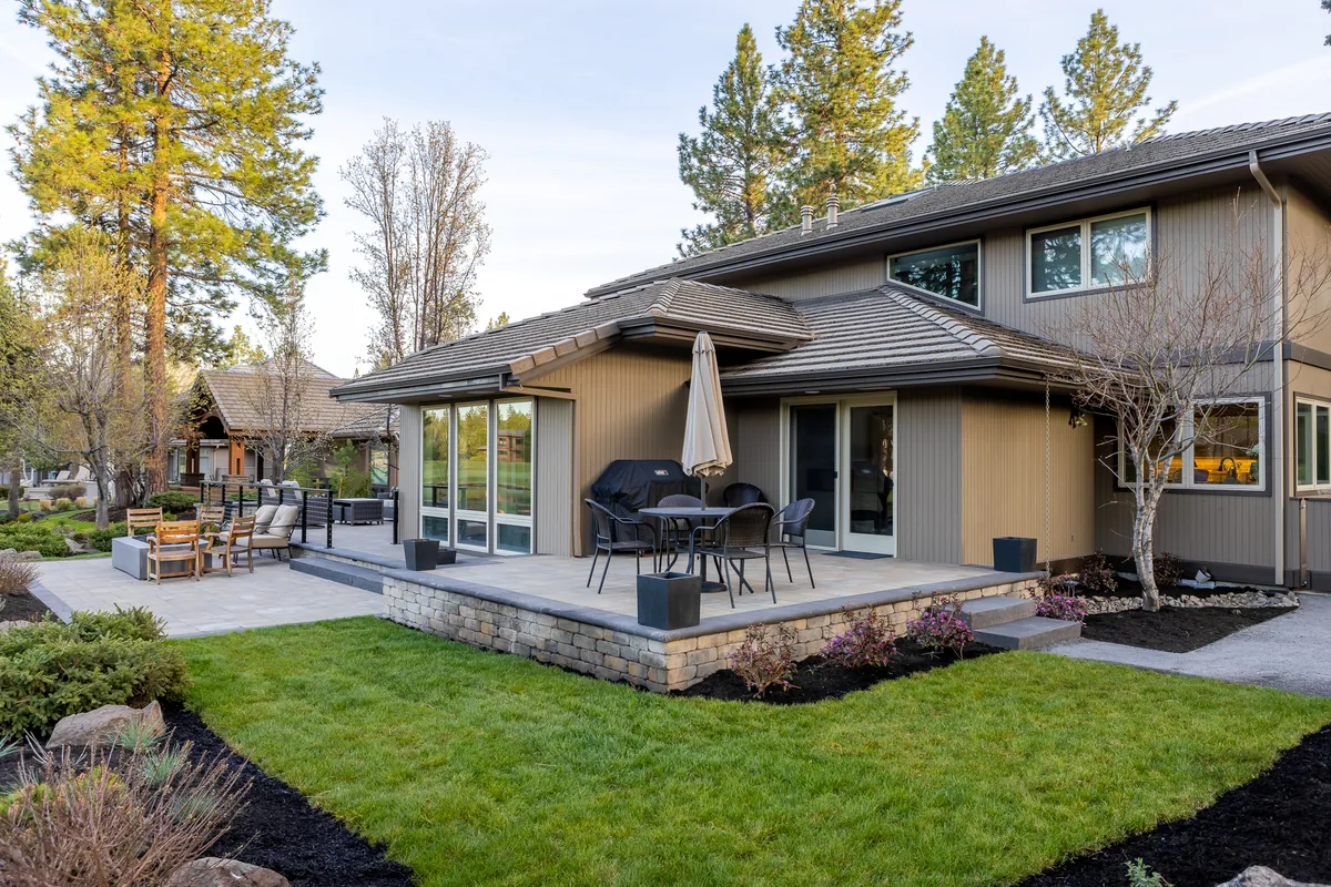 Brokentop Backyard Outdoor Living — photo 3