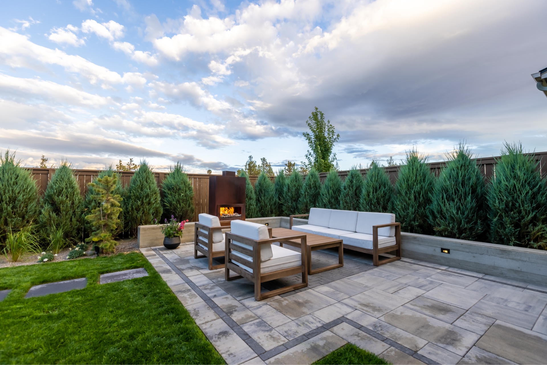 Petrosa Neighborhood Backyard — photo 2