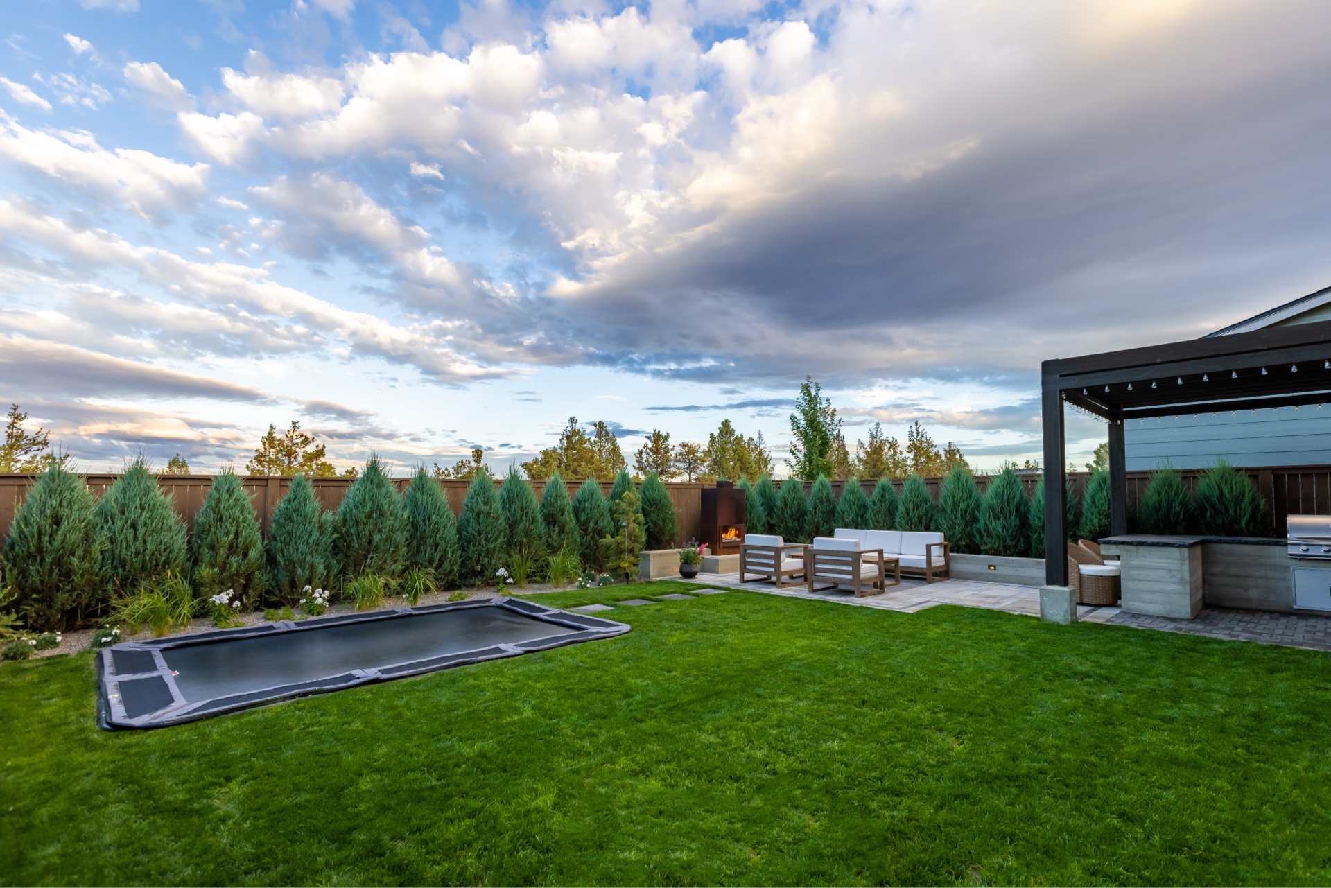 Petrosa Neighborhood Backyard — photo 3