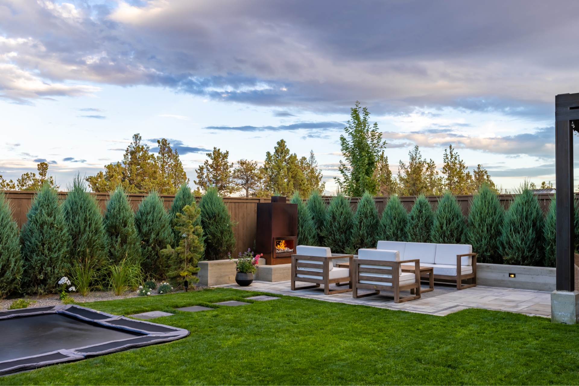 Petrosa Neighborhood Backyard — photo 4